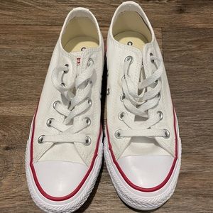 Women’s white size 6 lace up converse, BARELY WORN LIKE NEW